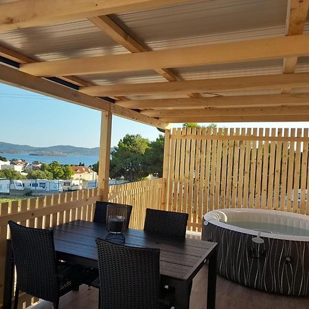 דירות סבטי פיליפ אי ג'קוב Tiny House Lily With Jacuzzi מראה חיצוני תמונה