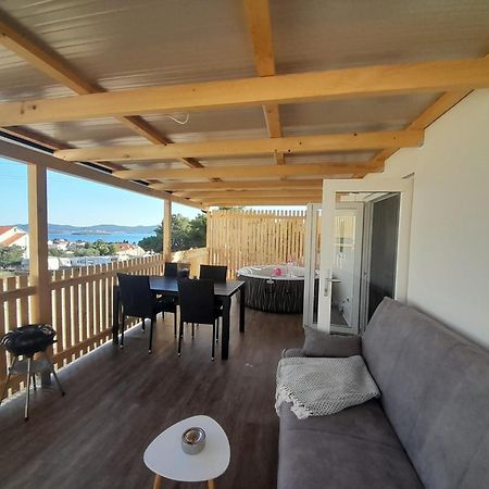 דירות סבטי פיליפ אי ג'קוב Tiny House Lily With Jacuzzi מראה חיצוני תמונה