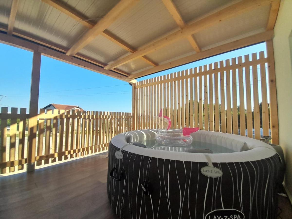 דירות סבטי פיליפ אי ג'קוב Tiny House Lily With Jacuzzi מראה חיצוני תמונה