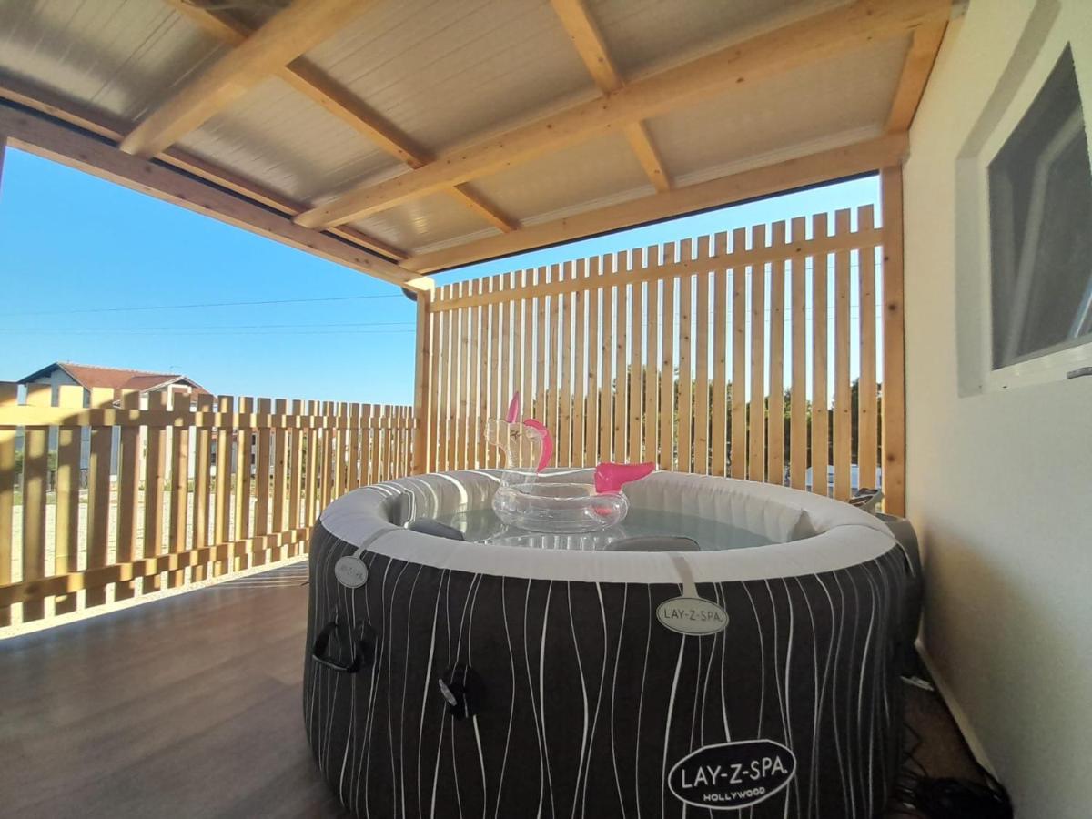 דירות סבטי פיליפ אי ג'קוב Tiny House Lily With Jacuzzi מראה חיצוני תמונה