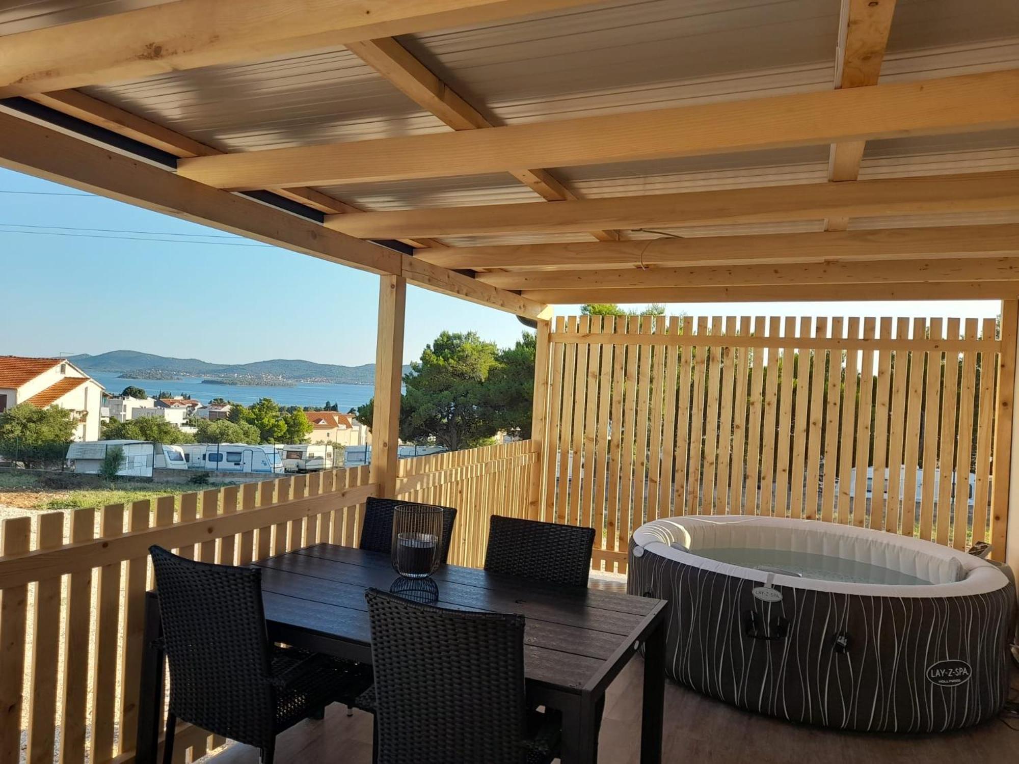דירות סבטי פיליפ אי ג'קוב Tiny House Lily With Jacuzzi מראה חיצוני תמונה