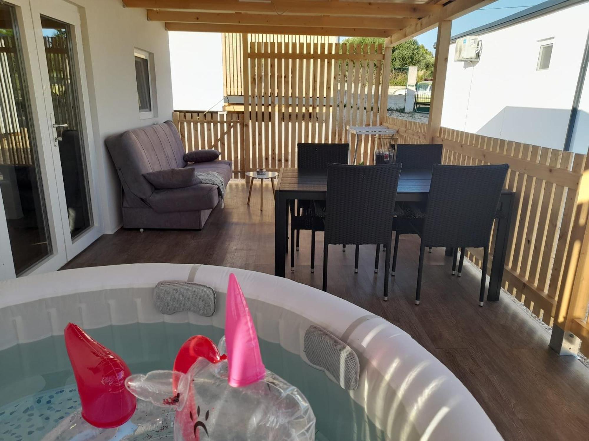 דירות סבטי פיליפ אי ג'קוב Tiny House Lily With Jacuzzi מראה חיצוני תמונה