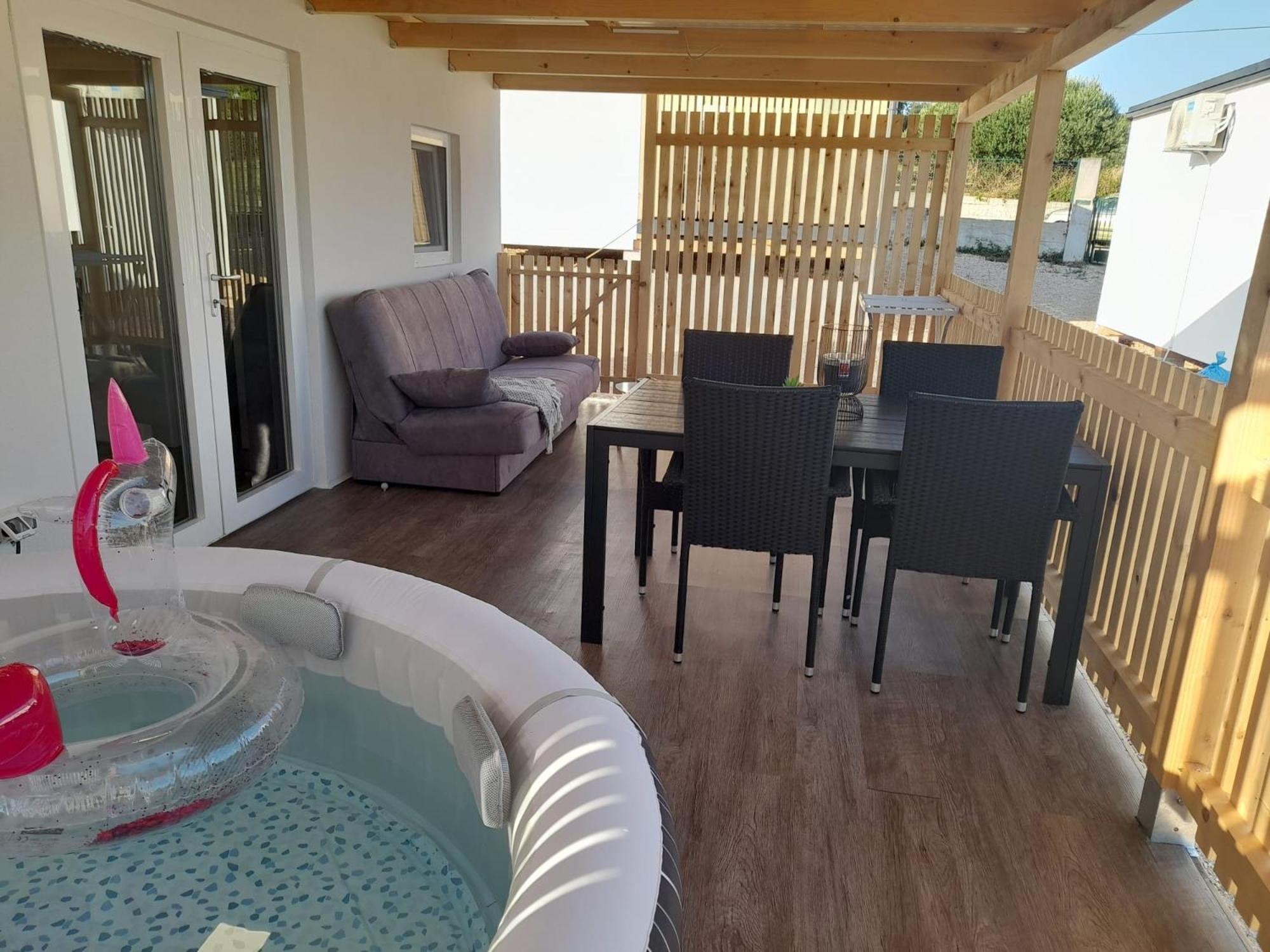דירות סבטי פיליפ אי ג'קוב Tiny House Lily With Jacuzzi מראה חיצוני תמונה