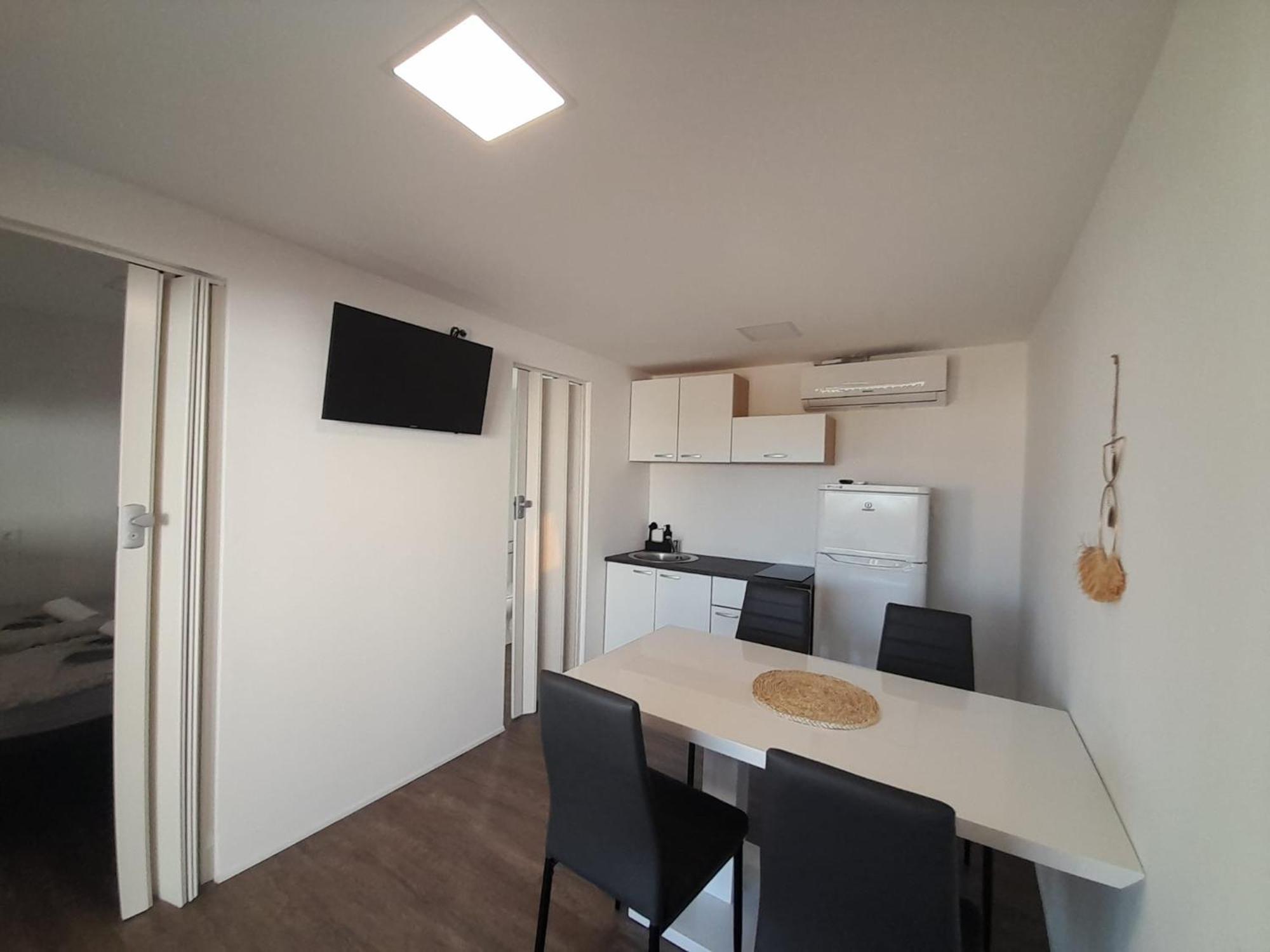 דירות סבטי פיליפ אי ג'קוב Tiny House Lily With Jacuzzi מראה חיצוני תמונה