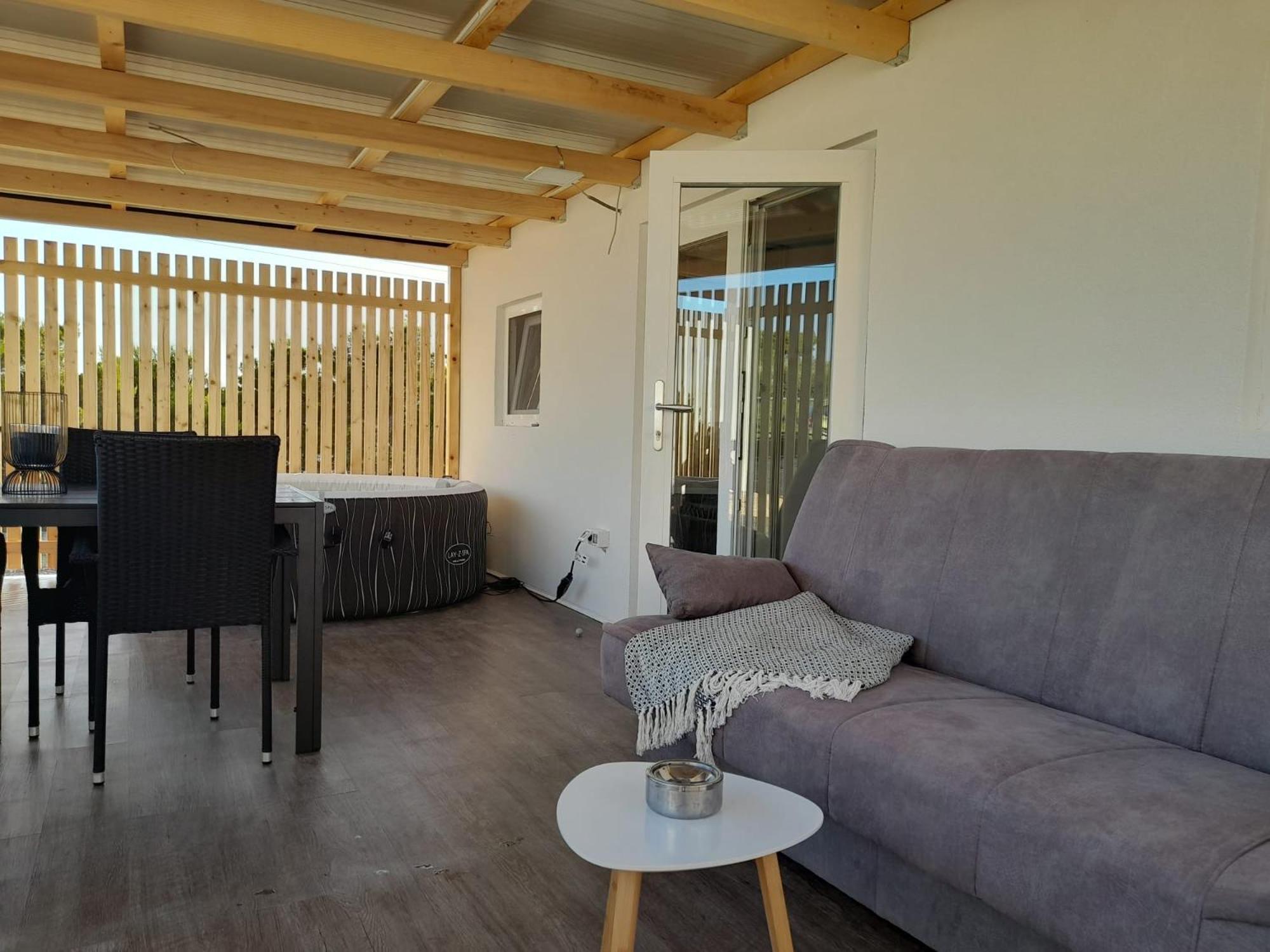 דירות סבטי פיליפ אי ג'קוב Tiny House Lily With Jacuzzi מראה חיצוני תמונה